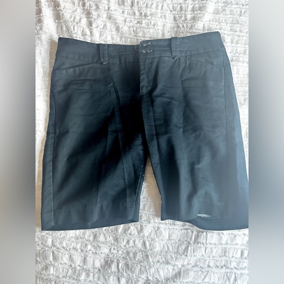 Women’s black bermuda shorts, no callouts - Picture 1 of 3